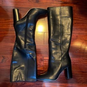 Gibson latimer  boots like new